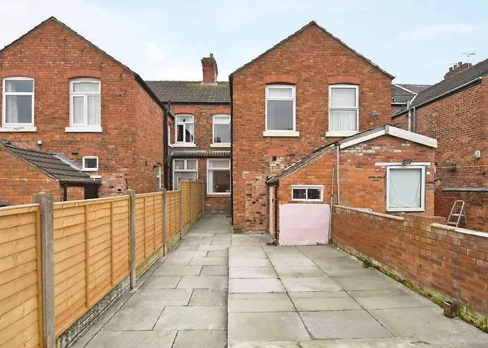 Somerville House By Yourstays - 4 Bedroom House In Crewe