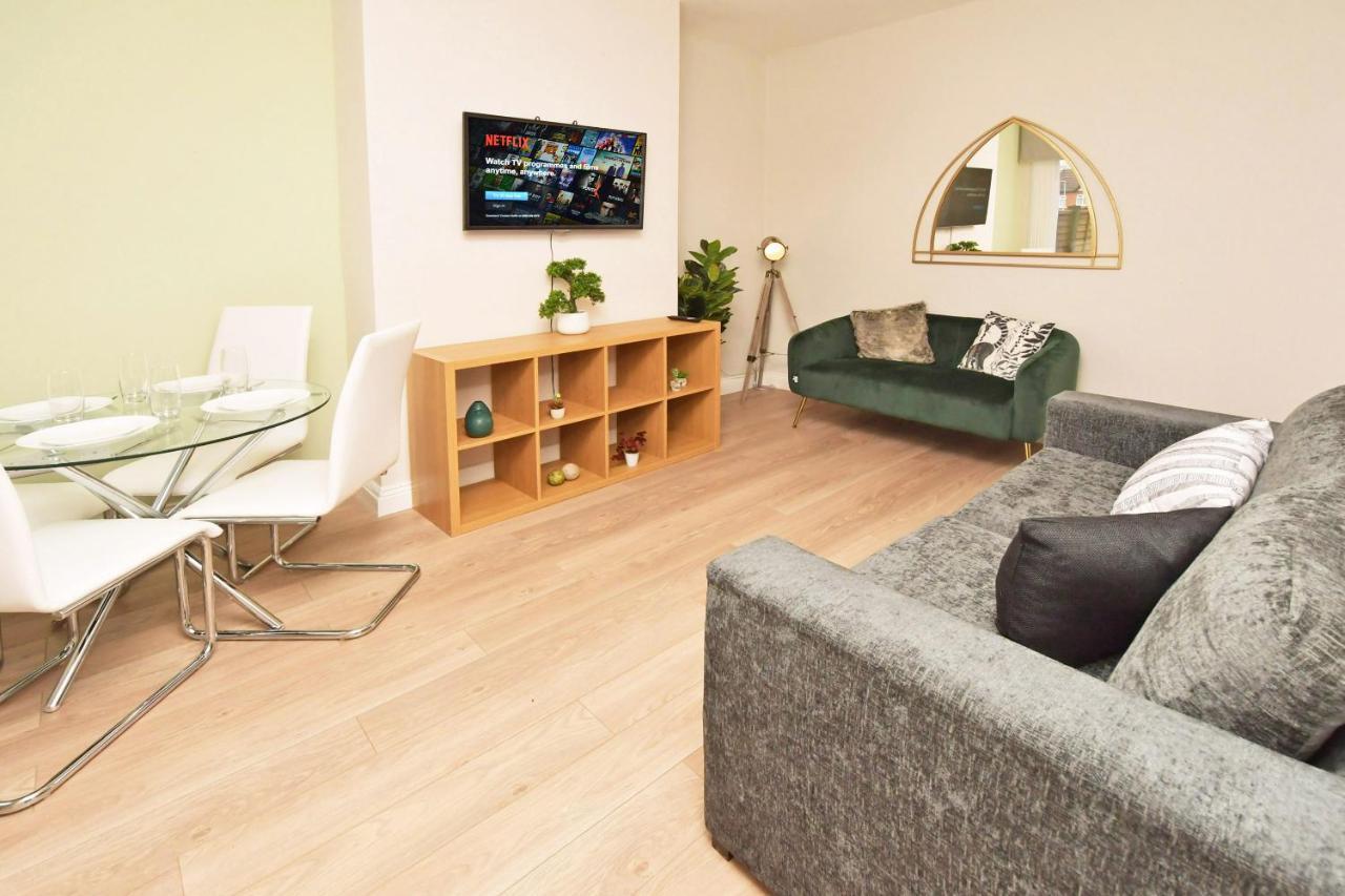 Somerville House By Yourstays - 4 Bedroom House In Holiday home Crewe