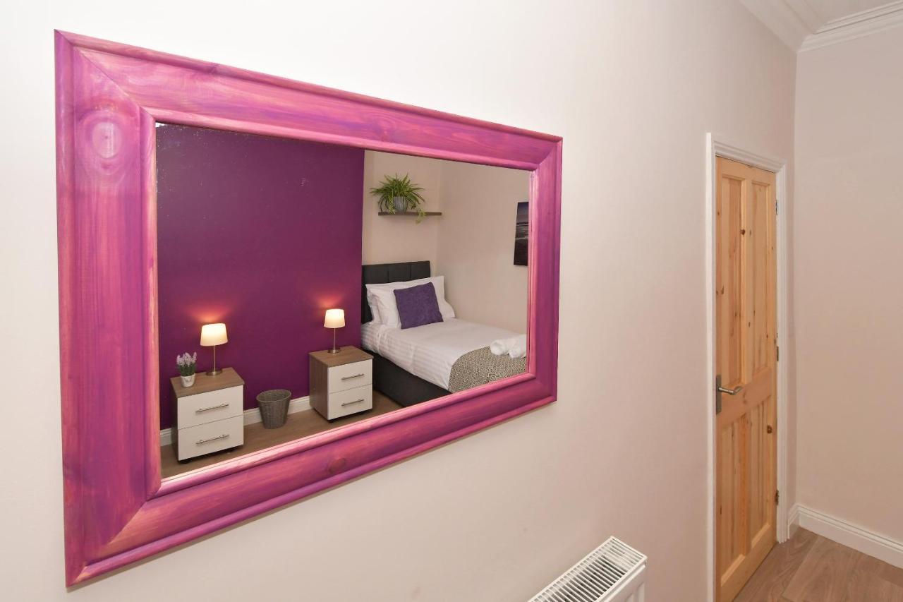 Somerville House By Yourstays - 4 Bedroom House In Holiday home Crewe