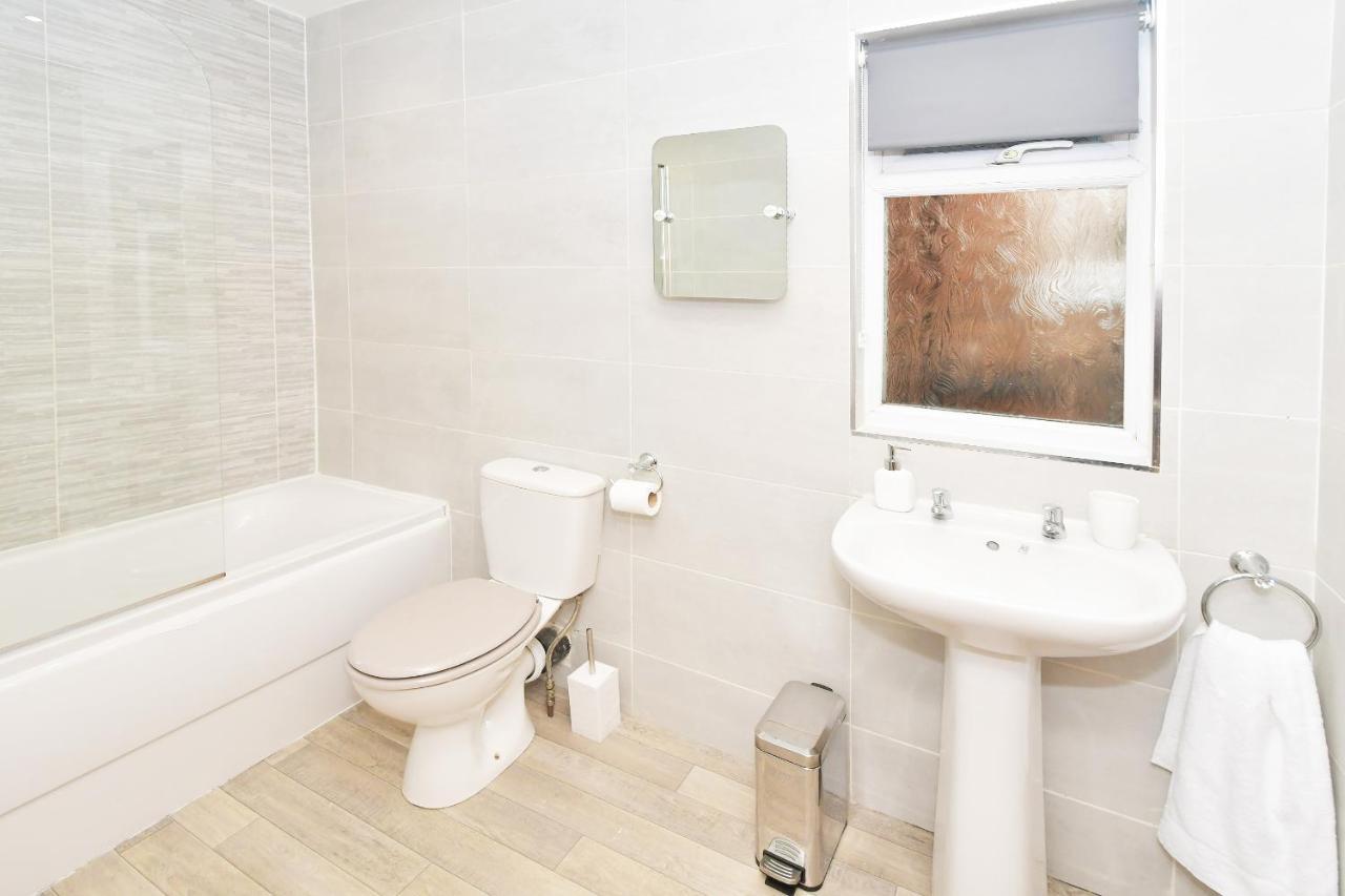 Somerville House By Yourstays - 4 Bedroom House In Holiday home Crewe