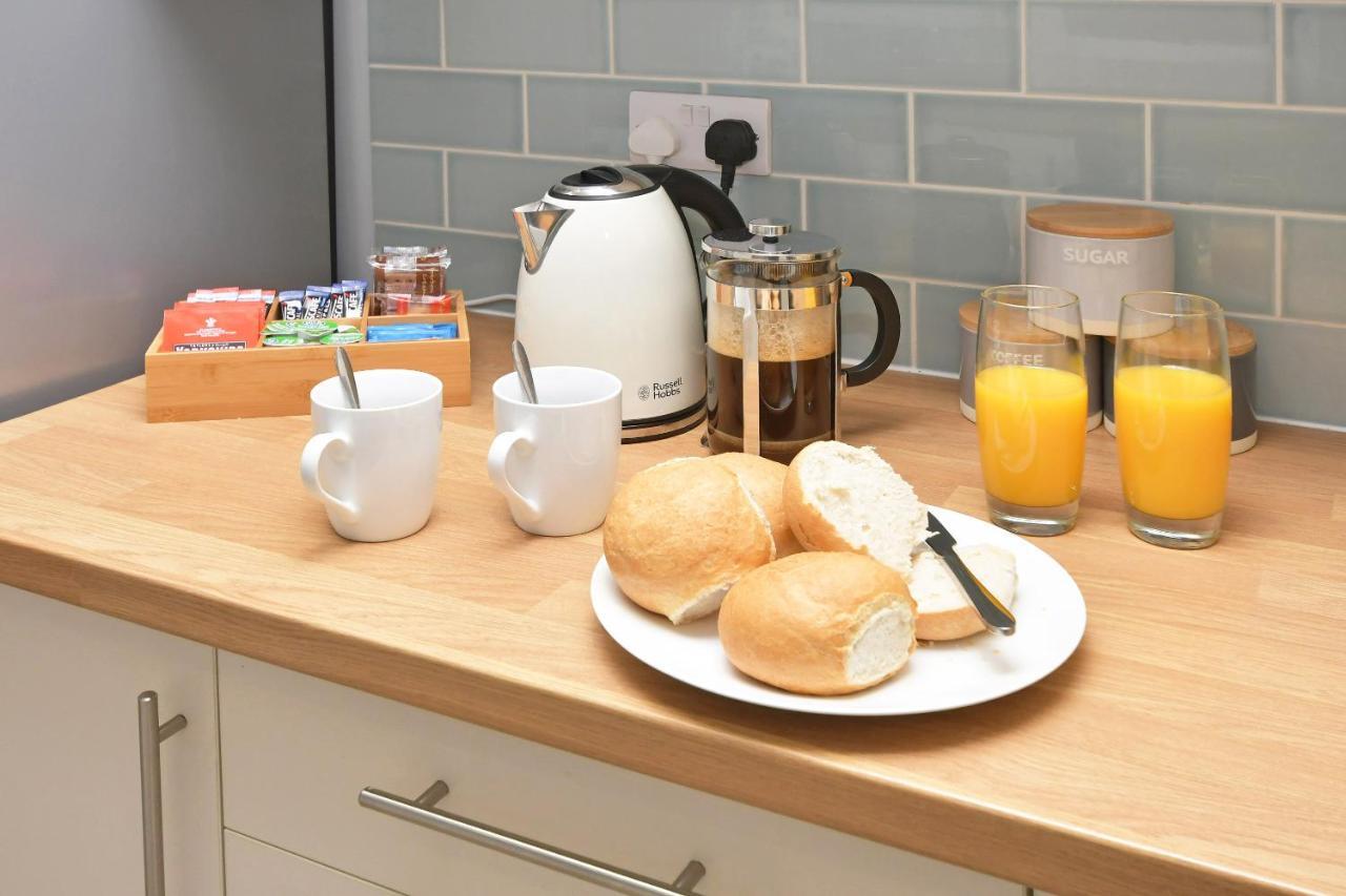Somerville House By Yourstays - 4 Bedroom House In Crewe